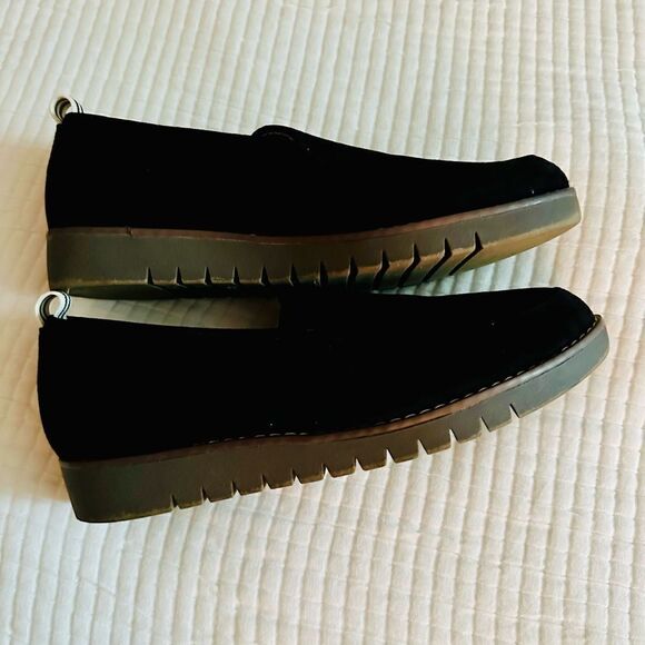 Dr Scholl’s black, Involve pointed toe flats. - Picture 3 of 5